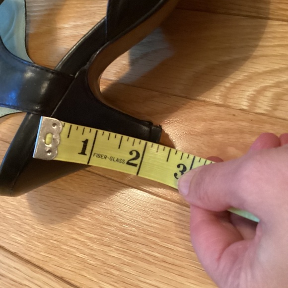 Leather Heels with Velcro Strap, black, size 36.5 (equivalent to 6.5 US) - Picture 8 of 9